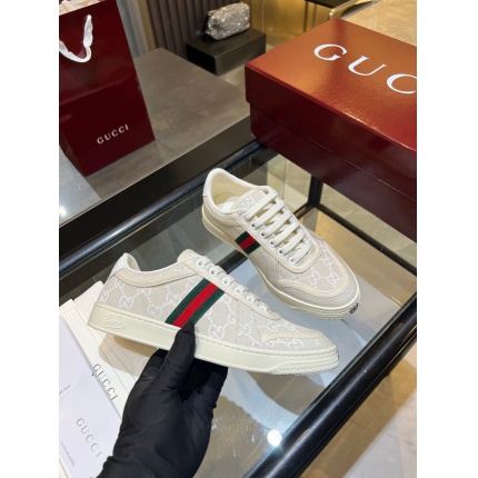 Gucci Tennis Shoes in 224600