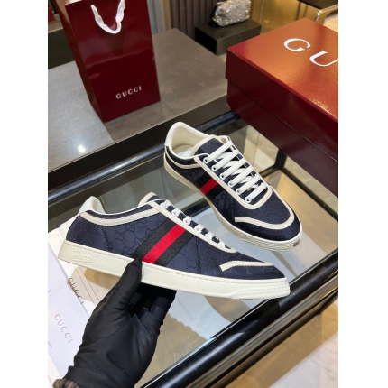 Gucci Tennis Shoes in 224605