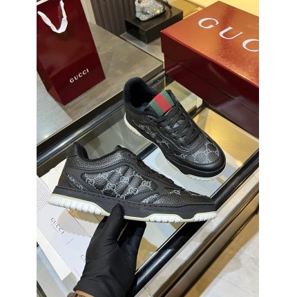 Gucci Sneakers For Men in 224645