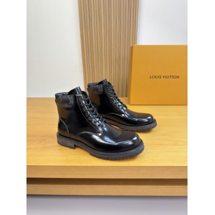 Louis Vuitton Boots For Men in 224672