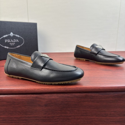 Prada Leather Dress Shoes For Men in 224689