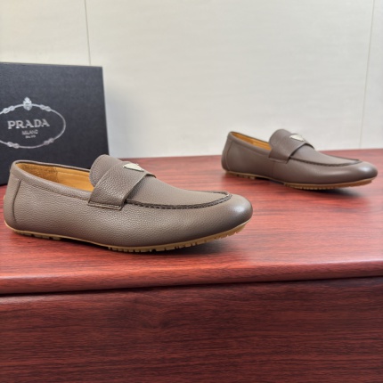 Prada Leather Dress Shoes For Men in 224695