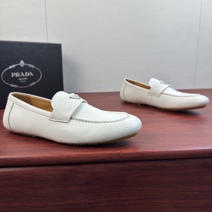 Prada Leather Dress Shoes For Men in 224698