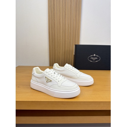 Prada Sneakers For Men in 224707