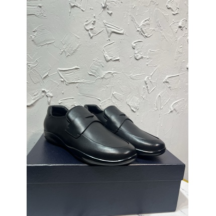 Prada Leather Dress Shoes For Men in 224709