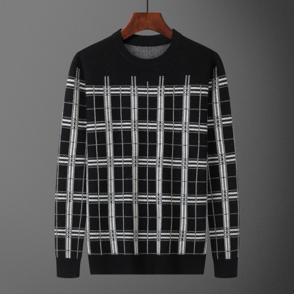 Burberry Sweaters for Men in 225107