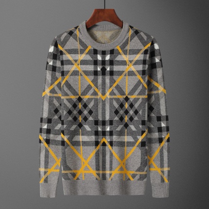 Burberry Sweaters for Men in 225110