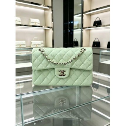 Chanel AAA quality Handbags in 226093