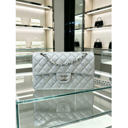 Chanel AAA quality Handbags in 226120