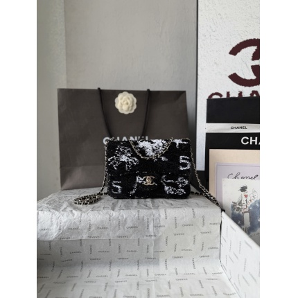 Chanel AAA quality Handbags in 226129