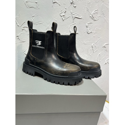 Balenciaga Boots For Men in 226582