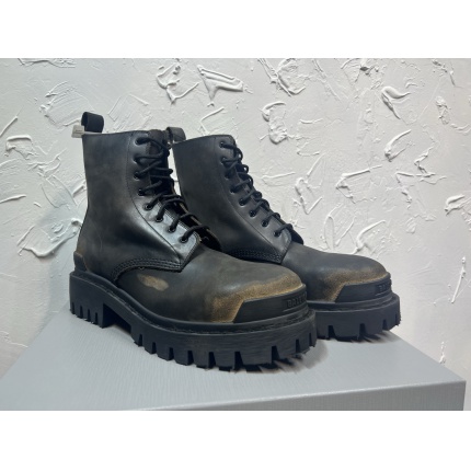 Balenciaga Boots For Men in 226592