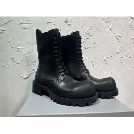 Balenciaga Boots For Men in 226596