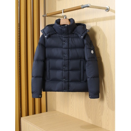 Moncle Thick Coats For Men in 226904