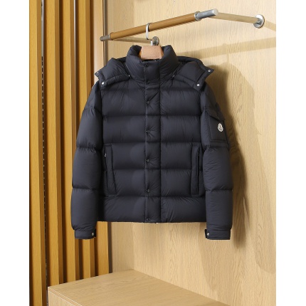 Moncle Thick Coats For Men in 226906