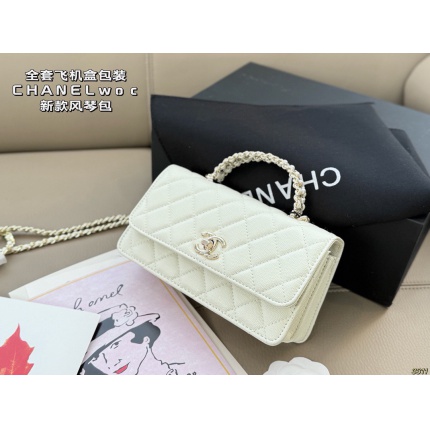 Chanel AAA quality Handbags in 227550
