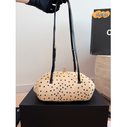 Chanel AAA quality Handbags in 227580