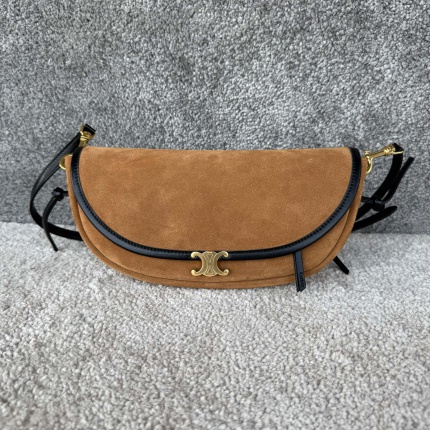 CELINE AAA Quality Handbags in 227943