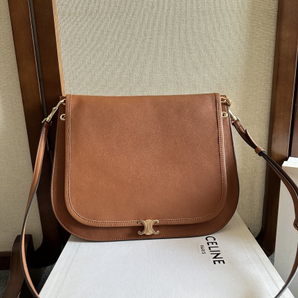 CELINE AAA Quality Handbags in 227946