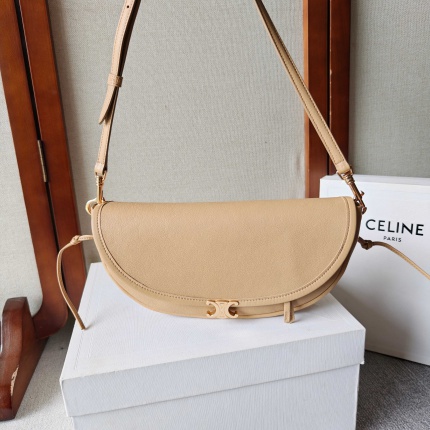CELINE AAA Quality Handbags in 227955