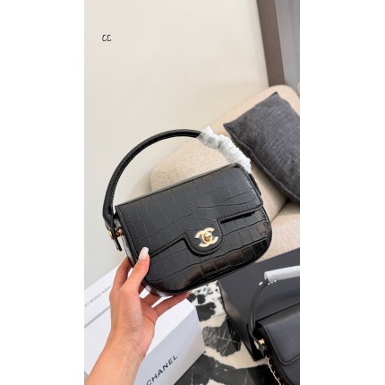 Chanel AAA quality Handbags in 227987