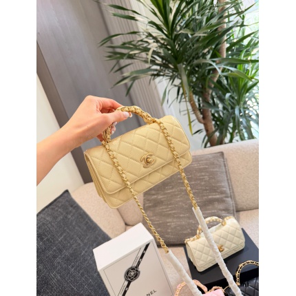Chanel AAA quality Handbags in 228005