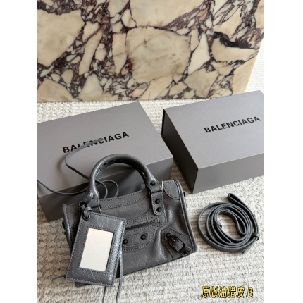 Balenciaga high quality Handbags in 228044
