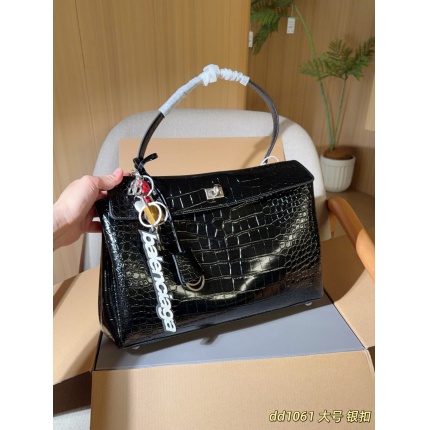 Balenciaga high quality Handbags in 228047