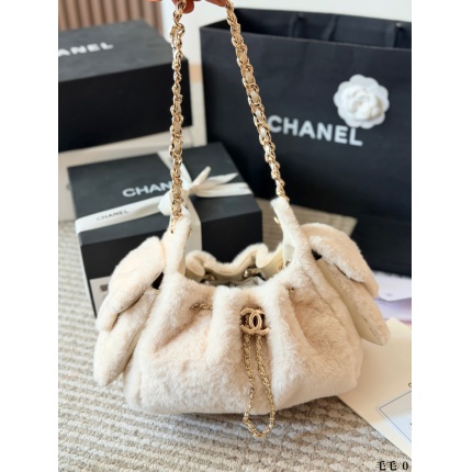 Chanel AAA quality Handbags in 228173