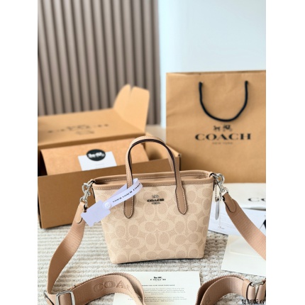 Coach Cross Bags in 228274