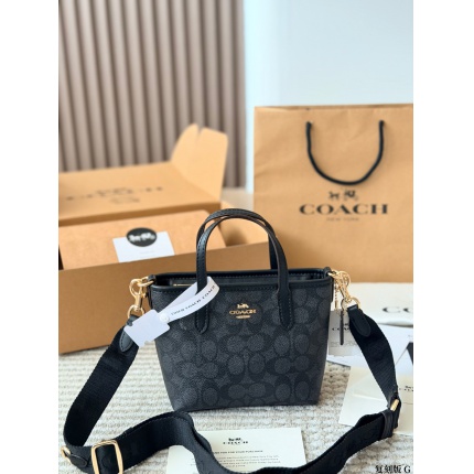 Coach Cross Bags in 228276