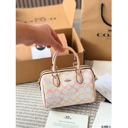 Coach Cross Bags in 228281