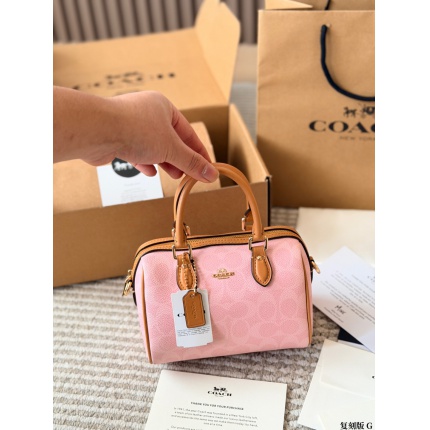 Coach Cross Bags in 228285