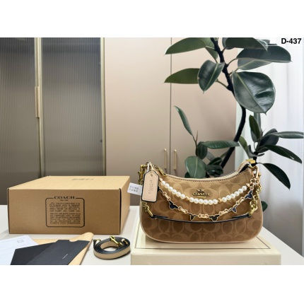Coach Cross Bags in 228316