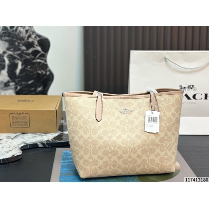 Coach Cross Bags in 228330