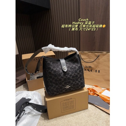 Coach Cross Bags in 228335