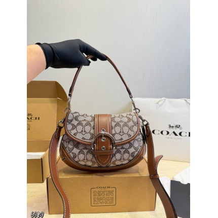 Coach Cross Bags in 228342