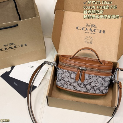 Coach Cross Bags in 228343