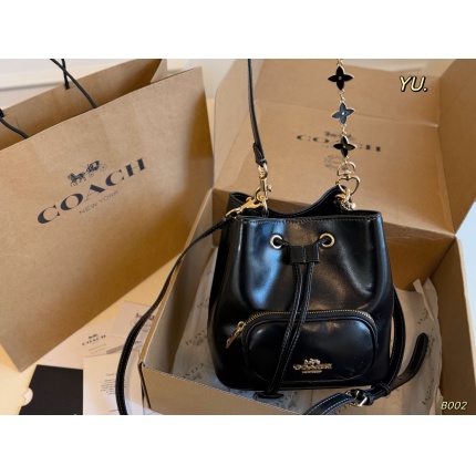 Coach Cross Bags in 228369