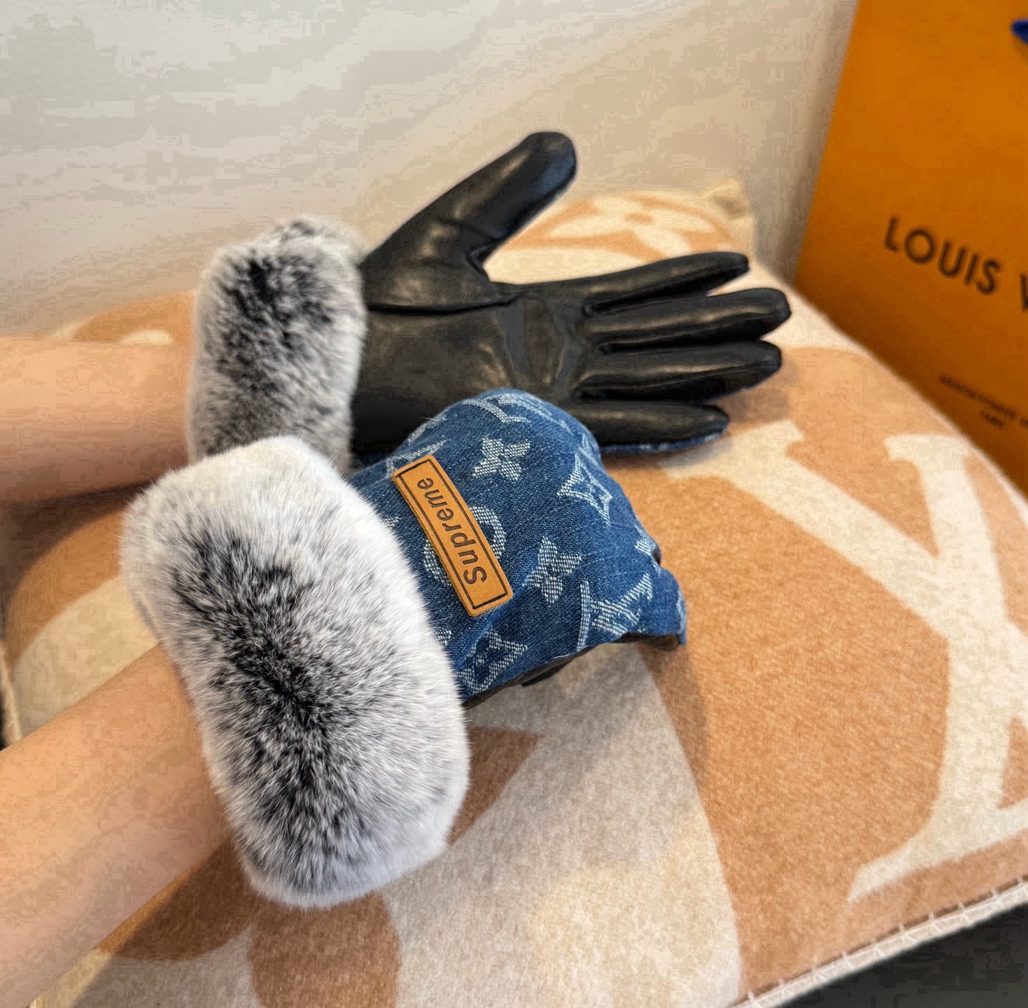 Cheap Gloves in 220536, $45 USD- [IB220536] - Replica Gloves