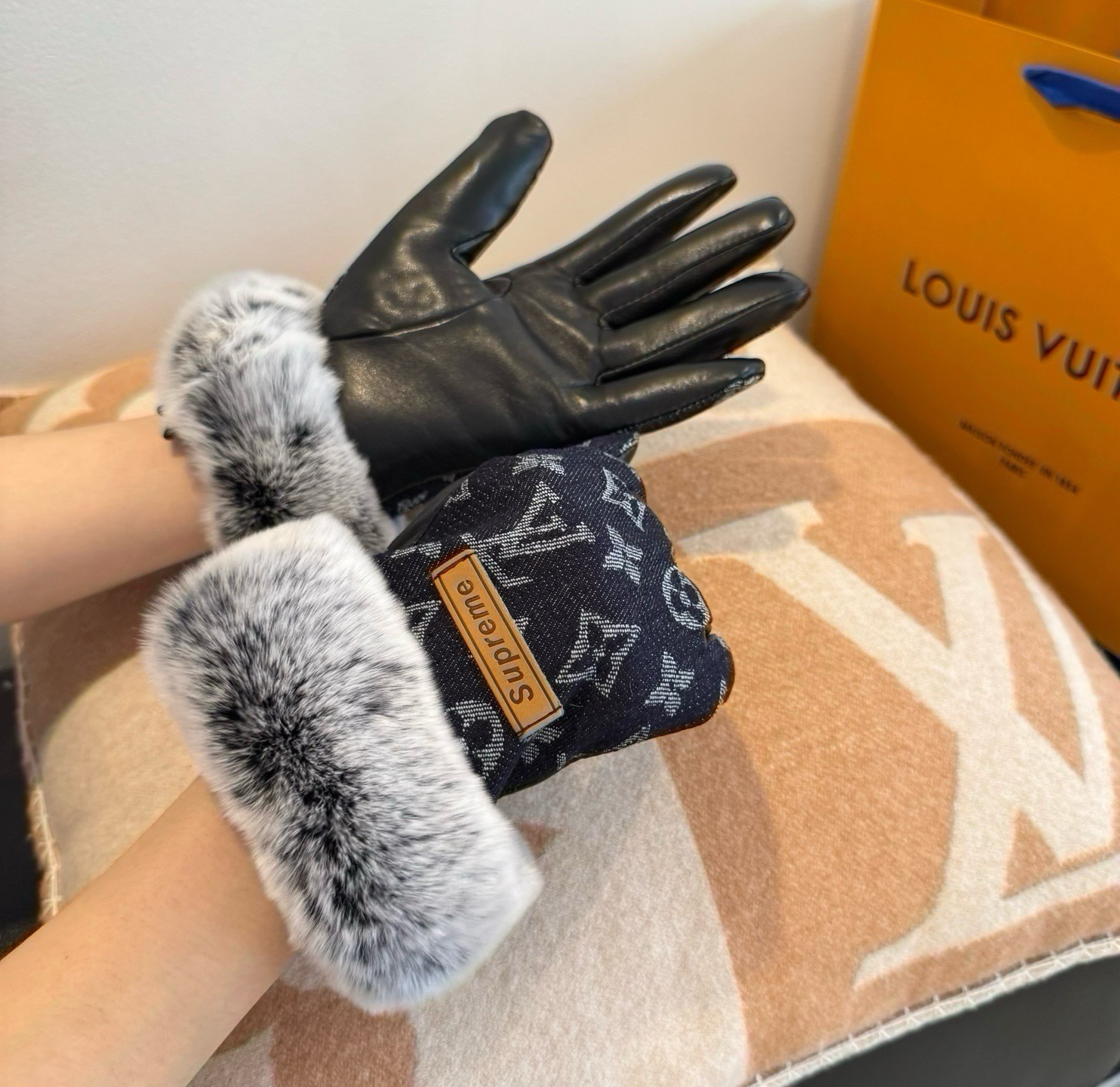 Cheap Gloves in 220537, $45 USD- [IB220537] - Replica Gloves