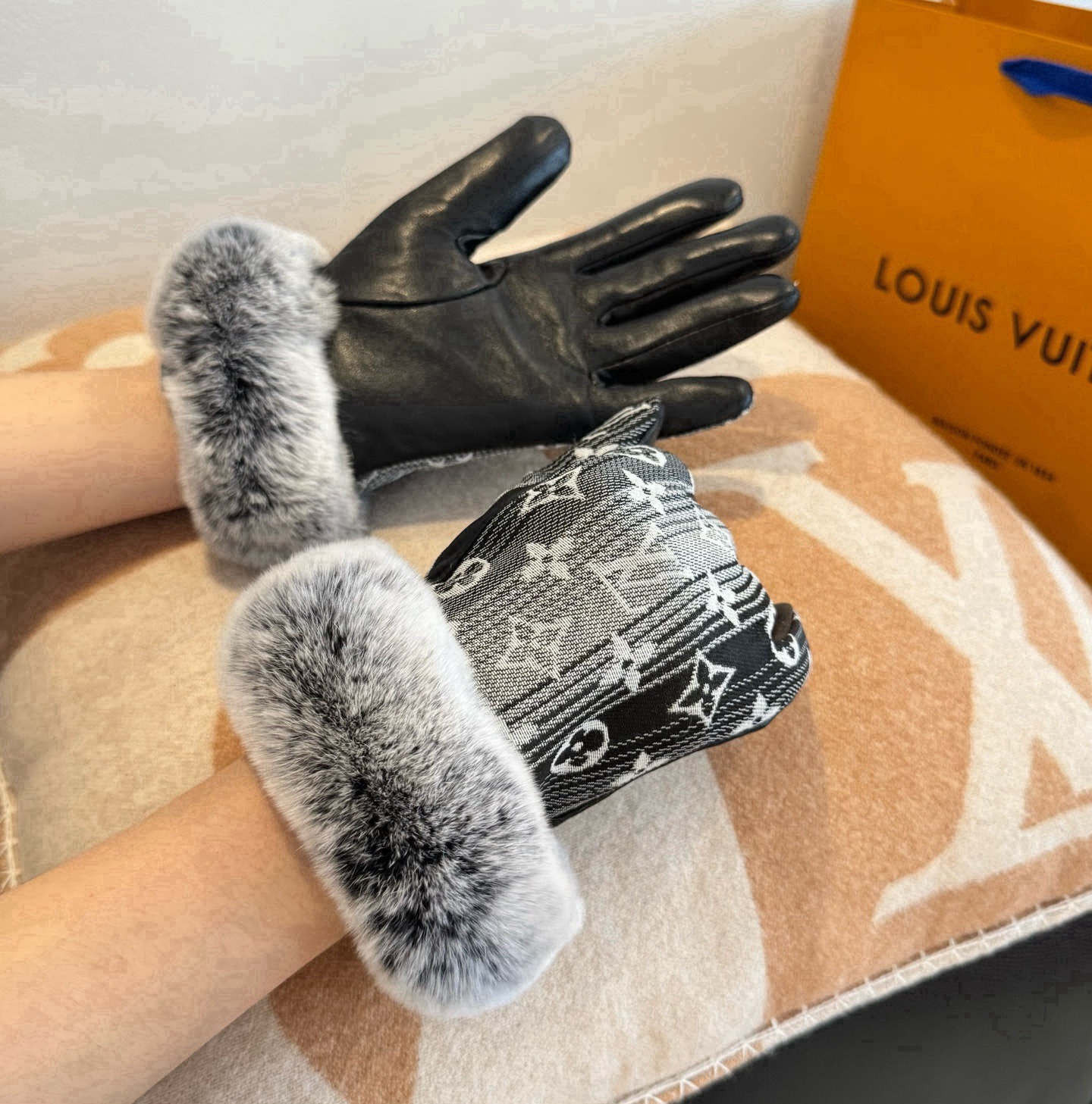 Cheap Gloves in 220538, $45 USD- [IB220538] - Replica Gloves