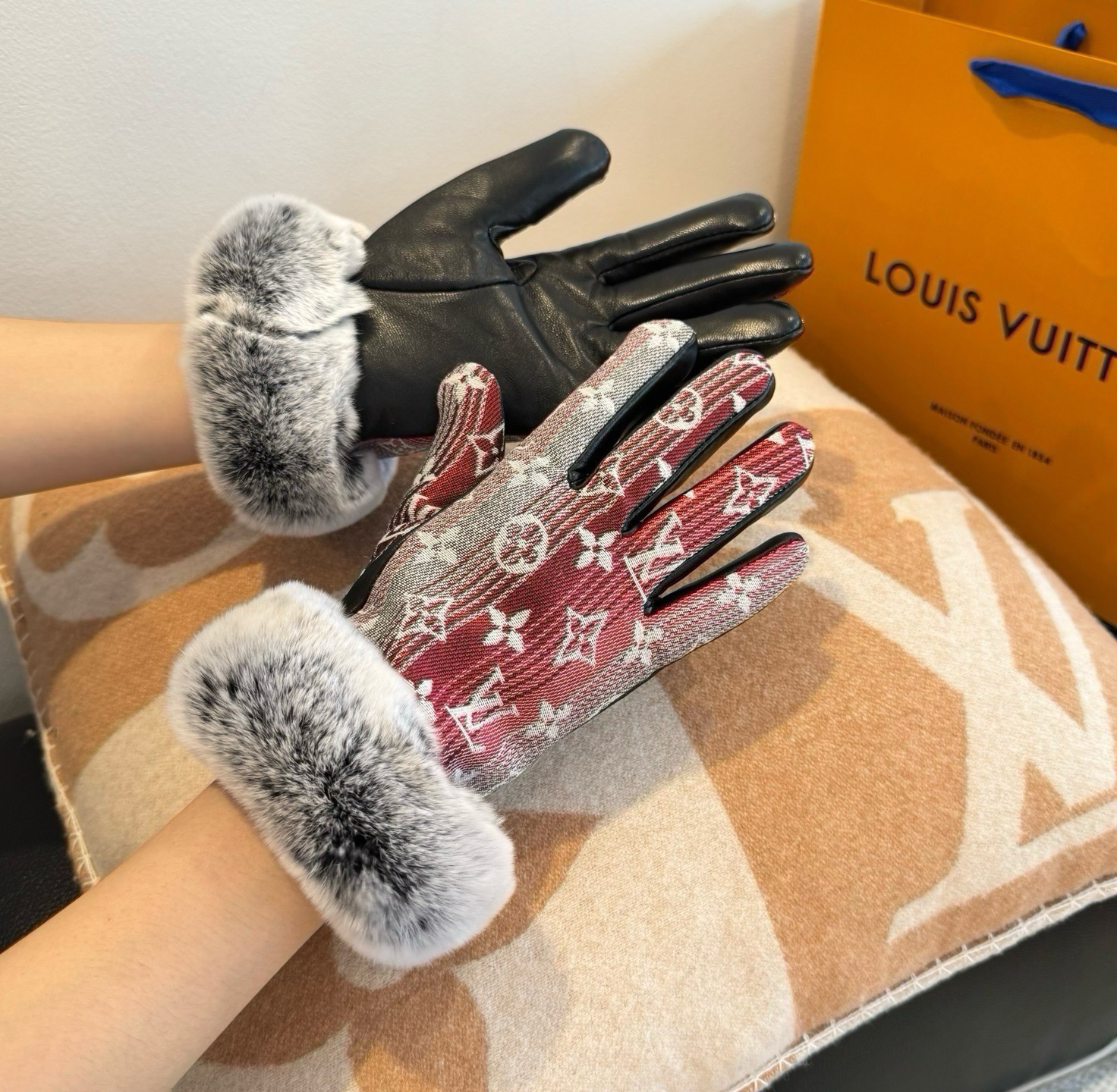 Cheap Gloves in 220539, $45 USD- [IB220539] - Replica Gloves