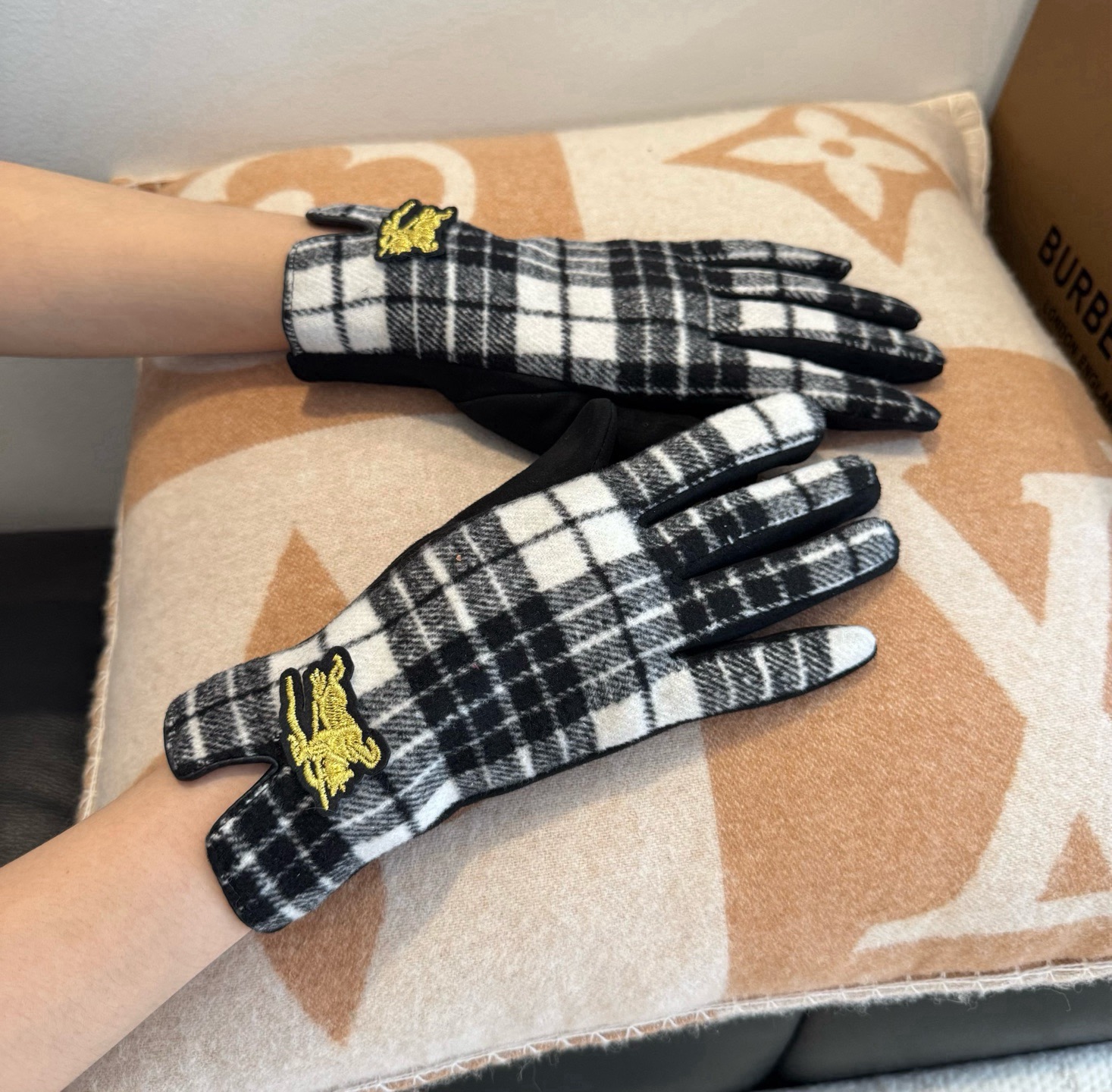 Cheap Gloves in 220548, $45 USD- [IB220548] - Replica Gloves