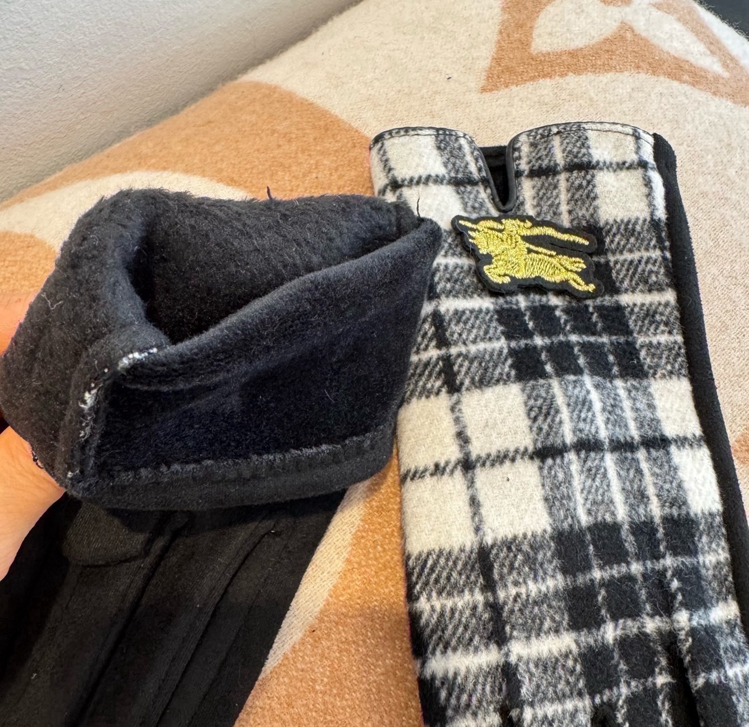 Cheap Gloves in 220548, $45 USD- [IB220548] - Replica Gloves