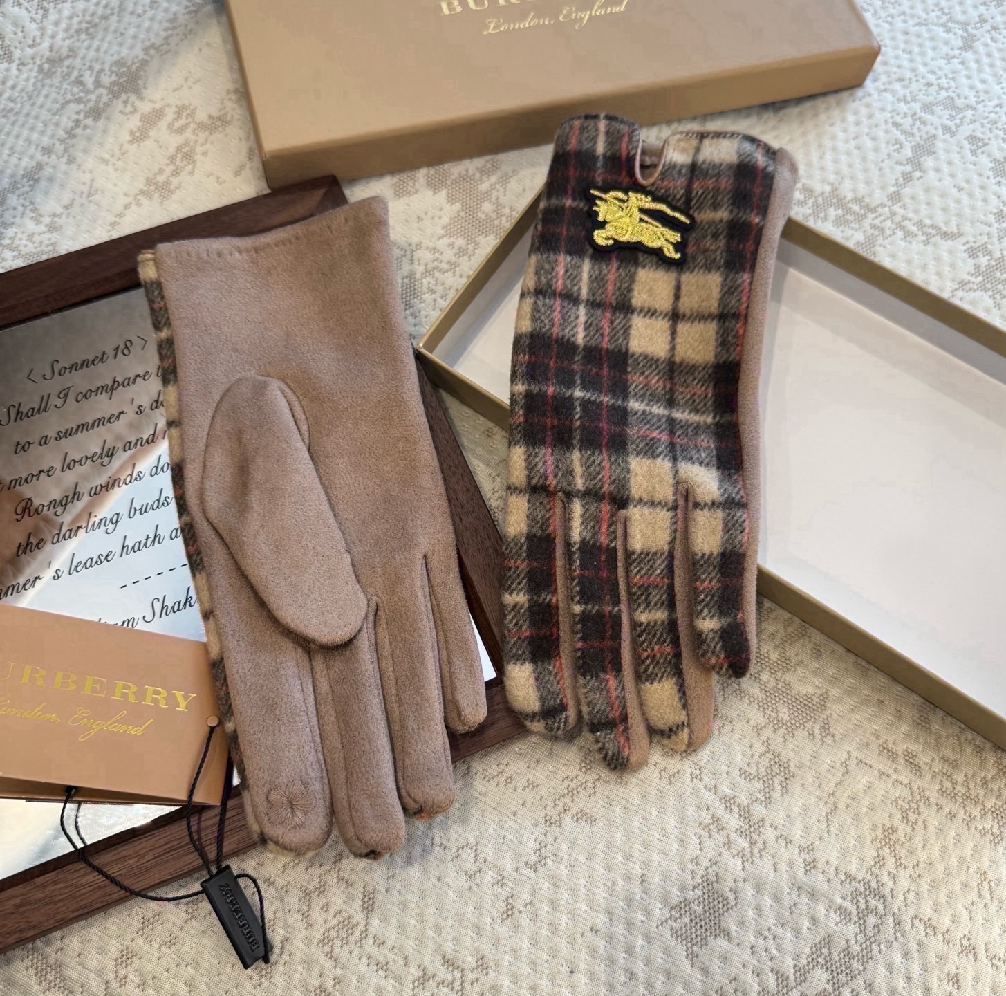 Cheap Gloves in 220549, $45 USD- [IB220549] - Replica Gloves