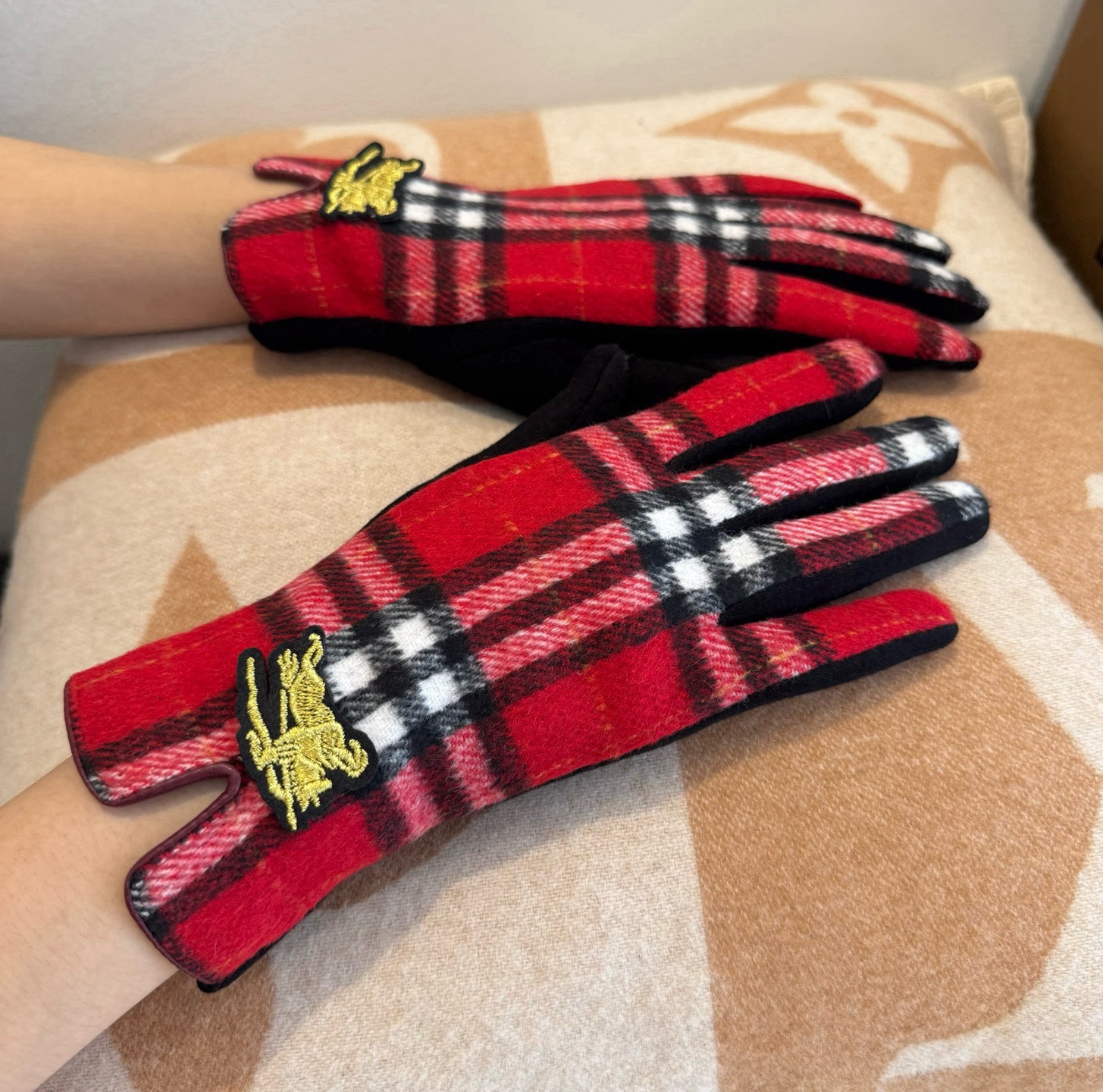 Cheap Gloves in 220550, $45 USD- [IB220550] - Replica Gloves