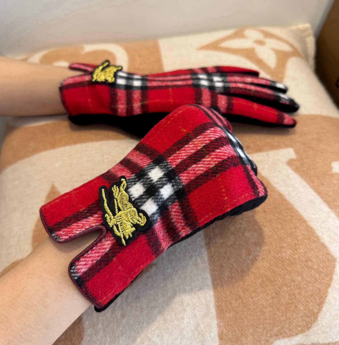 Cheap Gloves in 220550, $45 USD- [IB220550] - Replica Gloves