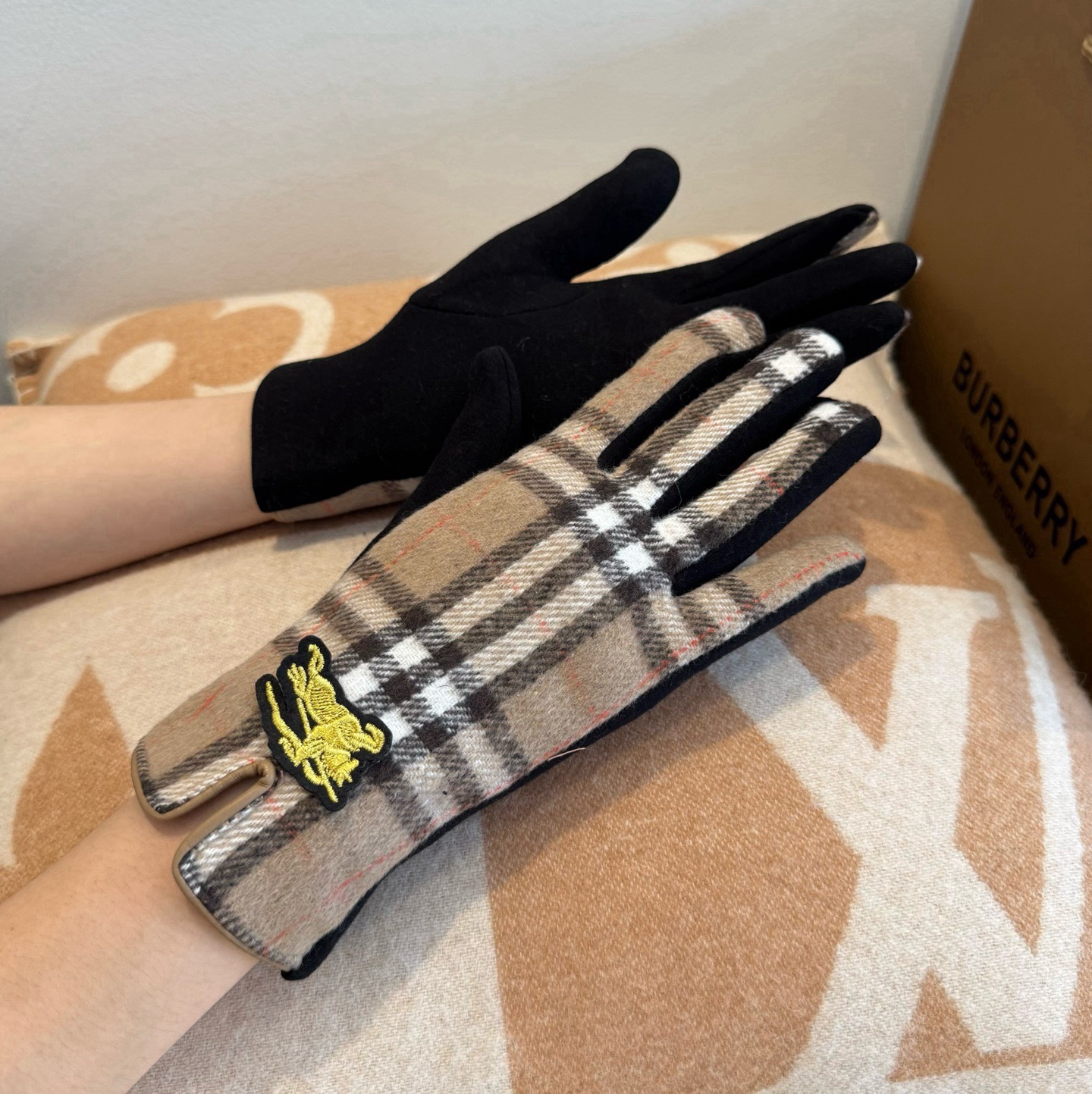 Cheap Gloves in 220551, $45 USD- [IB220551] - Replica Gloves