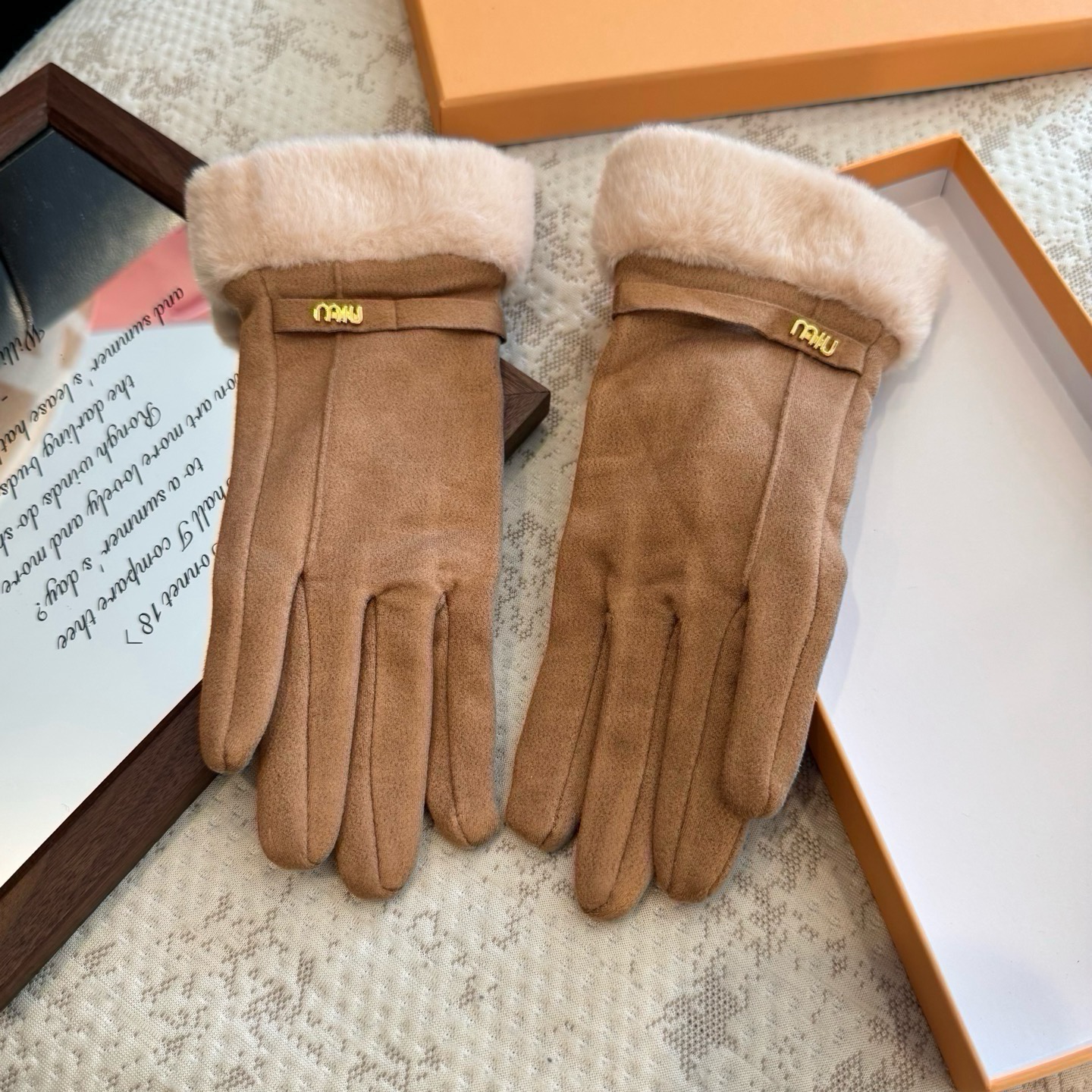 Cheap Gloves in 220552, $45 USD- [IB220552] - Replica Gloves
